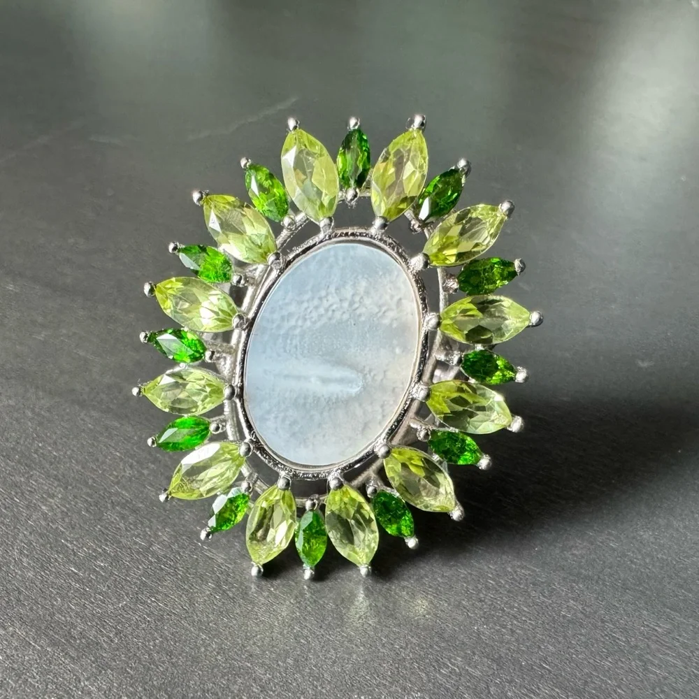 “Sunburst” Mother of Pearl & Peridot Ring - Picture 4 of 8